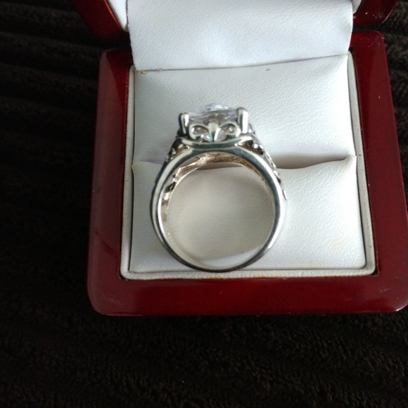 Sterling Silver Ring - Picture 3 of 5